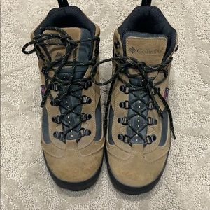 Columbia hiking boot women’s 9.5